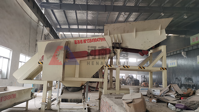 建筑裝修垃圾處理設備生產(chǎn)線中的破碎設備配置